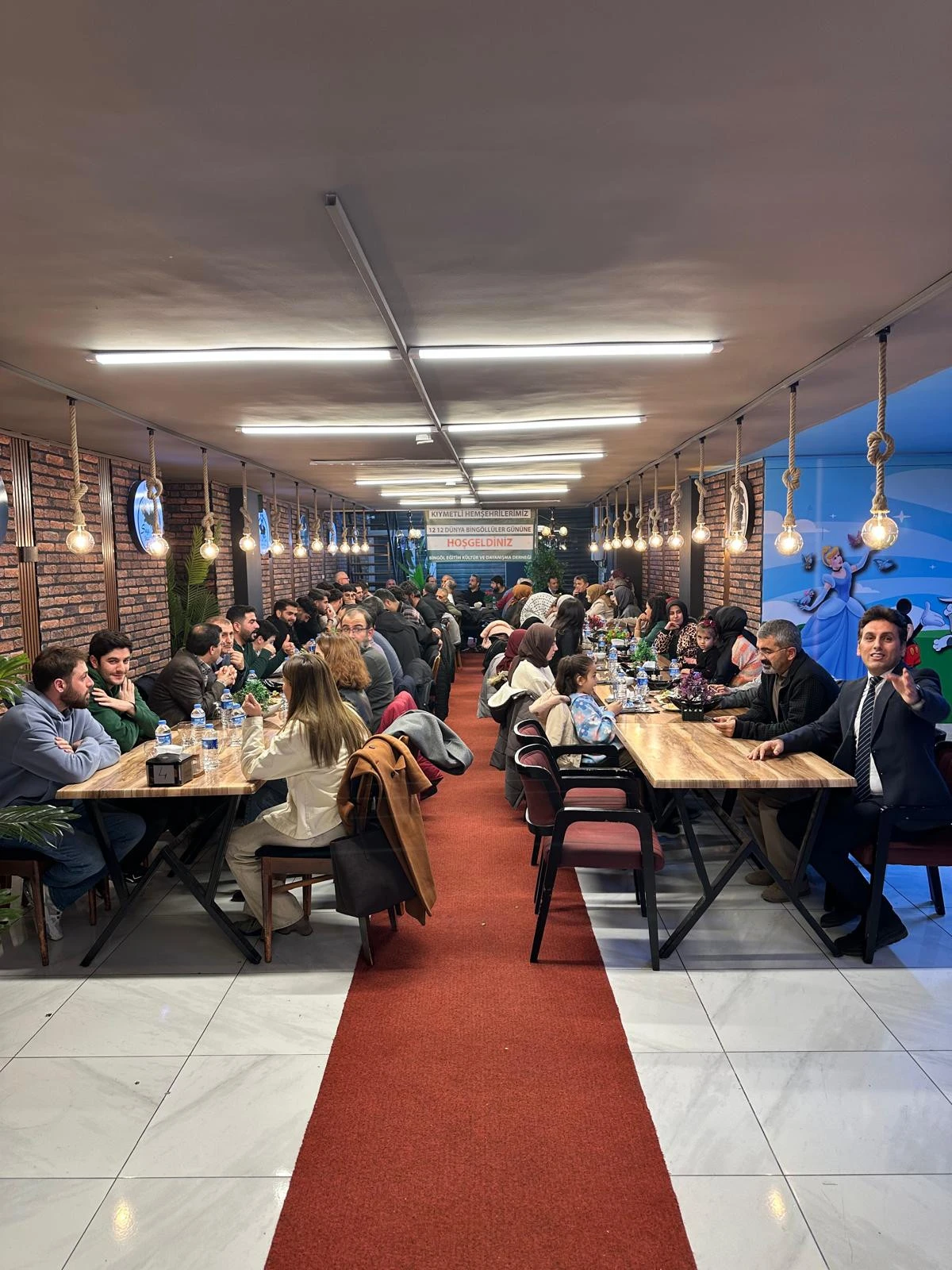 12 ARALIK DÜNYA BİNGÖLLÜLER GÜNÜ VAN’DA KUTLANDI