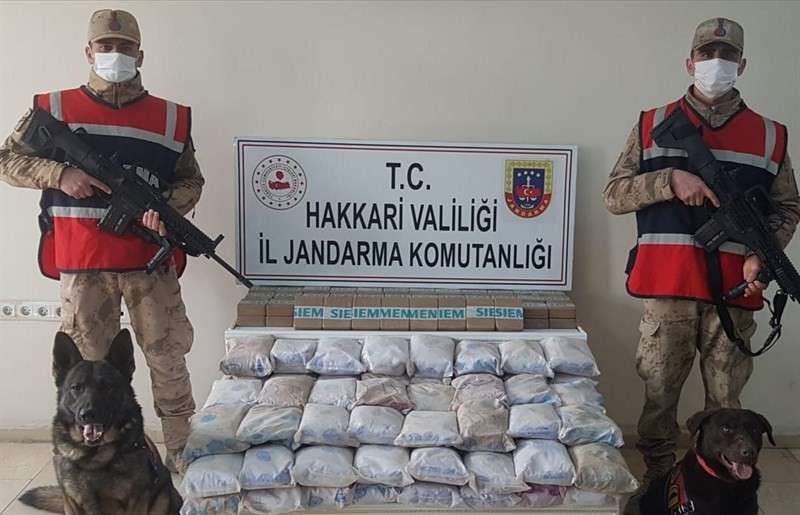 Yüksekova kırsalında 105 kilo uyuşturucu ele geçirildi 