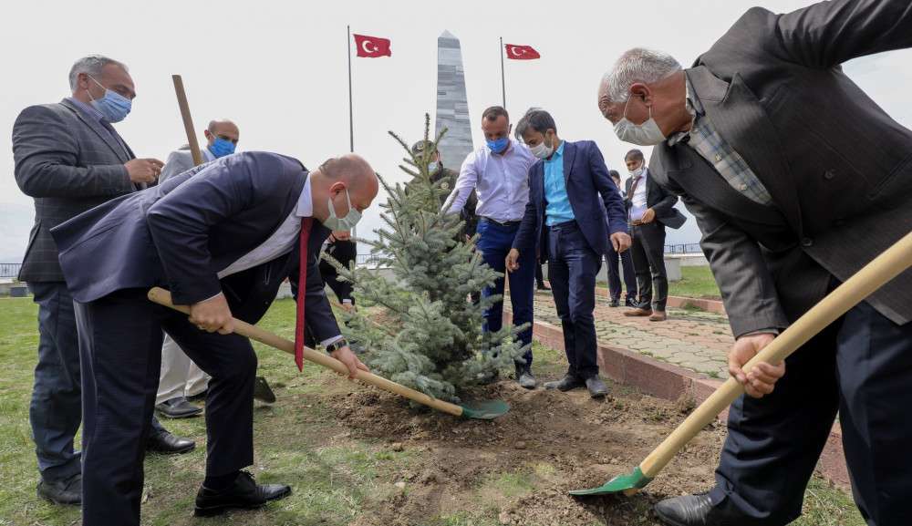 Ağrı'da şehitler anısına saygı!!!