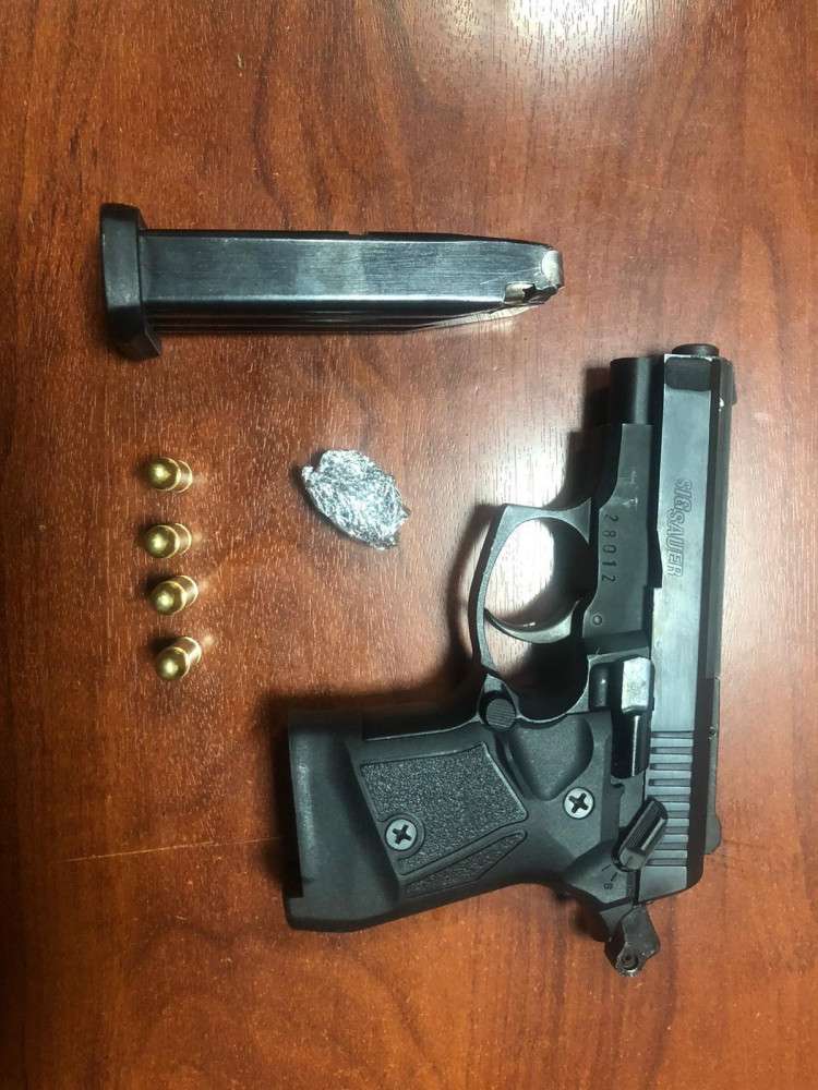 Tatvan'da metamfetamin ve silah ele geçirildi