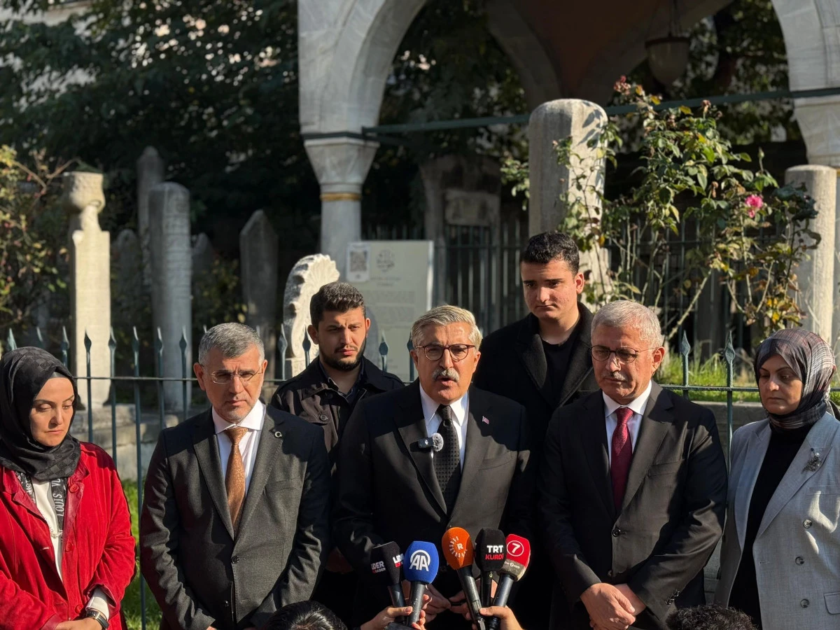 AK Parti Kültür ve Sanat Politikaları Başkanlığından Sezai Karakoç’un ölüm yıldönümünde kabrine ziyaret