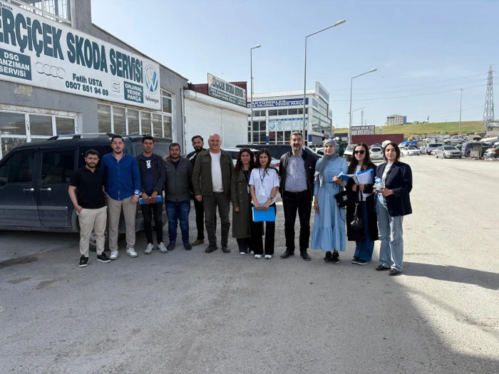 AK PARTİ VAN İL BAŞKANLIĞI SANAYİ SİTESİ ESNAFININ YANINDA 