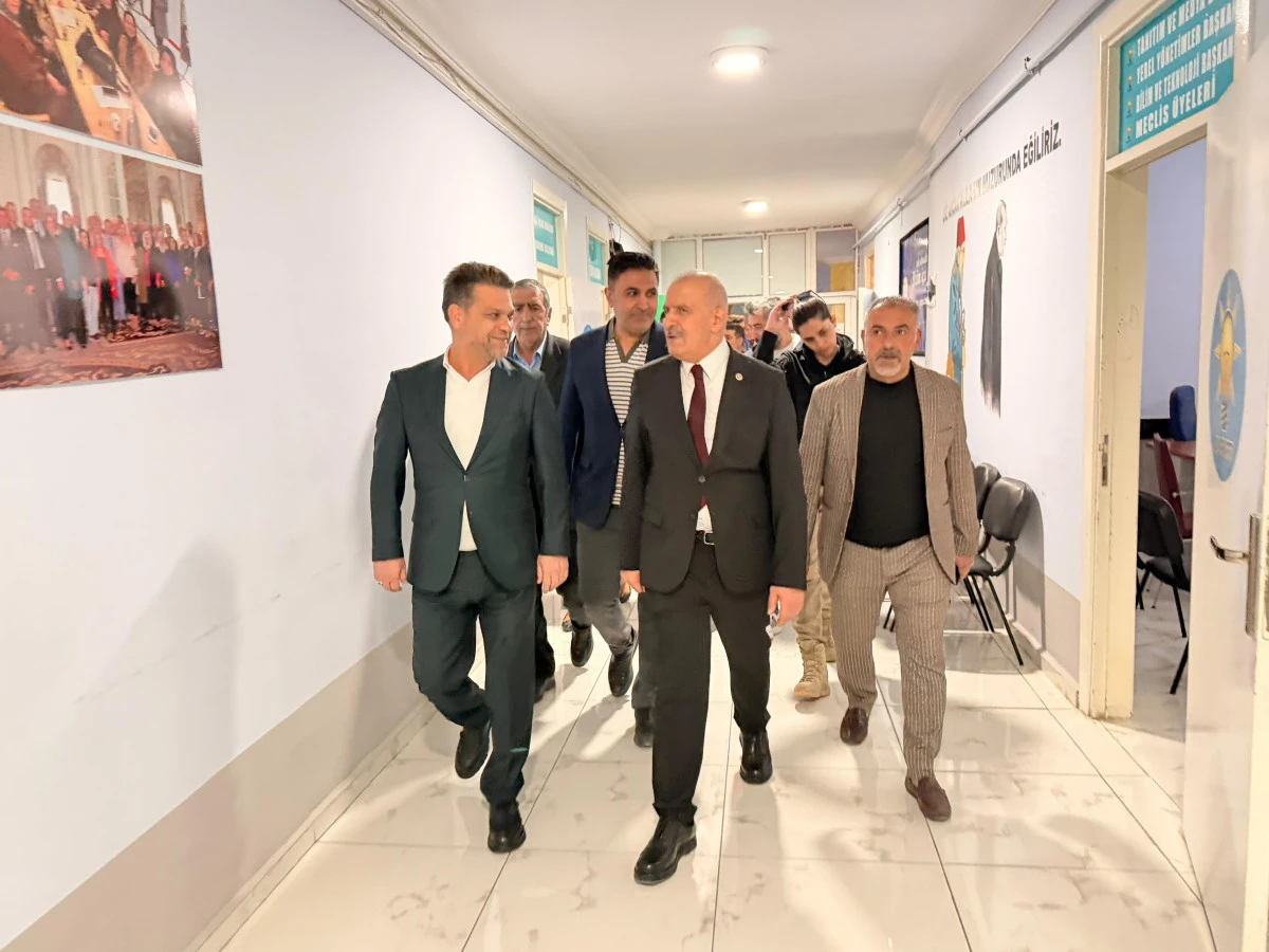 AK Parti Van Milletvekili Burhan Kayat&uuml;rk&rsquo;ten İpekyolu İl&ccedil;e Başkanlığı&rsquo;na Yoğun Katılımlı Ziyaret
