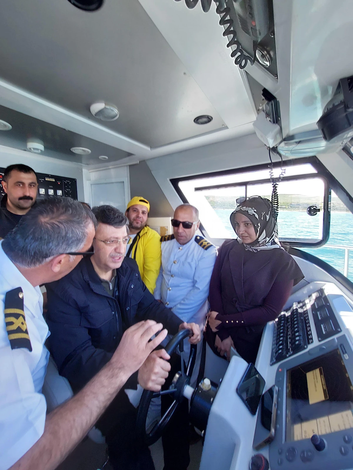 AK Parti Van Milletvekili T&uuml;rkmenoğlu, Basınla Akdamar Adası&rsquo;nı gezdi