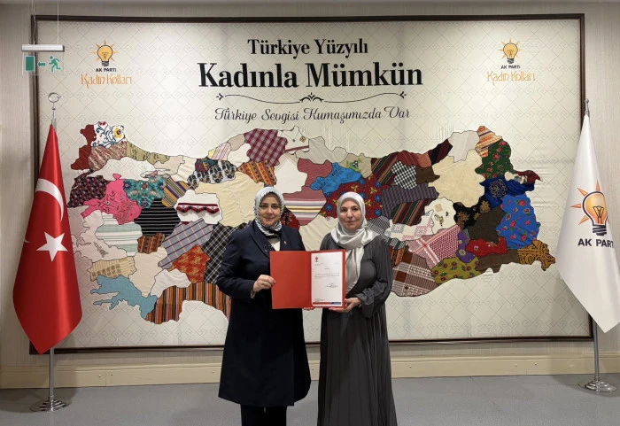 AK Parti Van&rsquo;da iki il&ccedil;enin kadın kolları başkanlığında flaş değişiklik