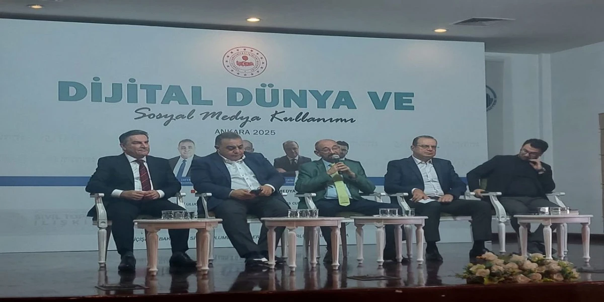 Ankara’da ‘Dijital Dünya ve Sosyal Medya Kullanımı’ Paneli düzenlendi 