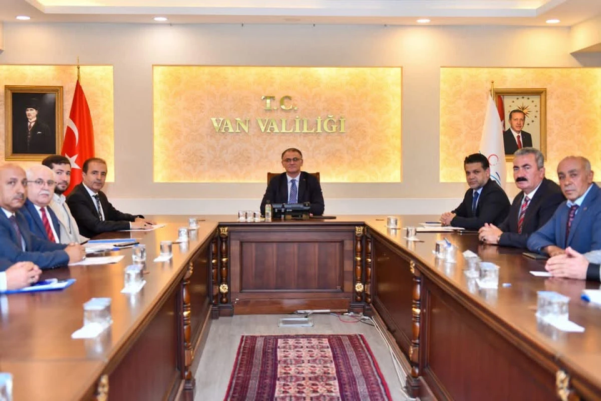 Başkan Kuşan ve İpekyolu Muhtarlarından Vali Bslcı'ya Ziyaret