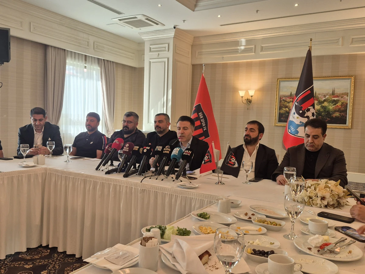 Başkan Temel Net Konuştu:  Vanspor’u Süper Lige Çıkarmadan Bir Yere Gitmiyoum