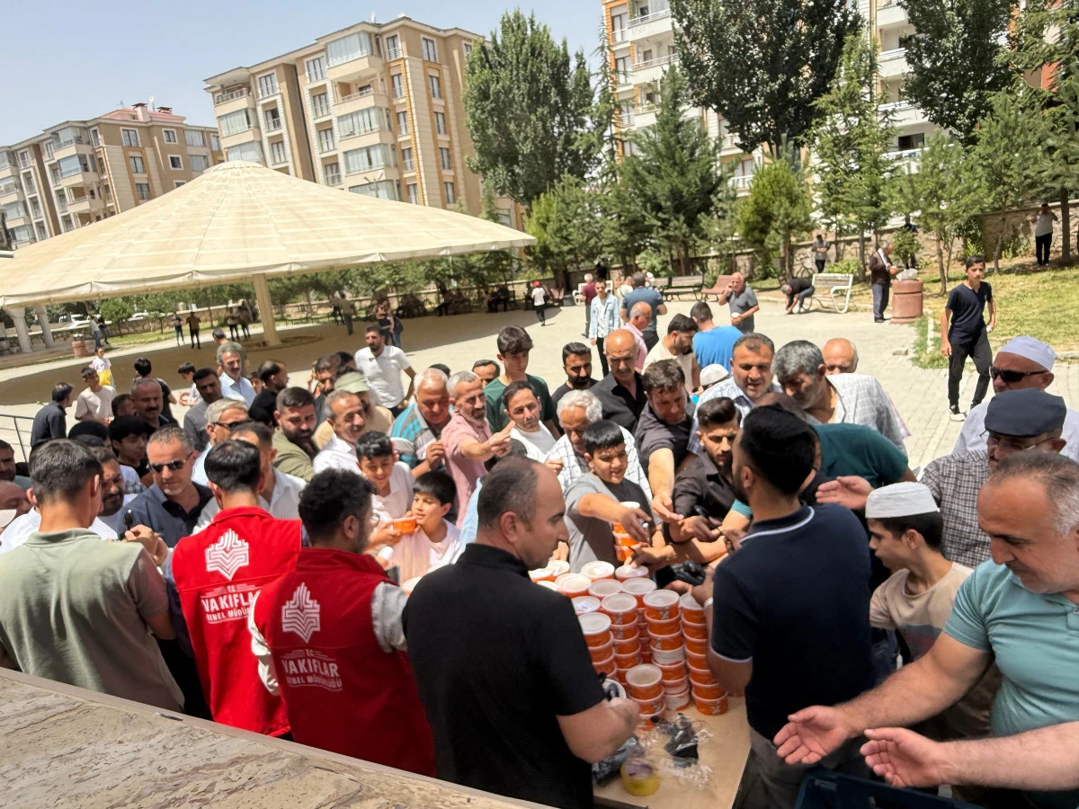 Bitlis Vakıflar Bölge Müdürlüğü’nden 6 İlde Aşure İkramı