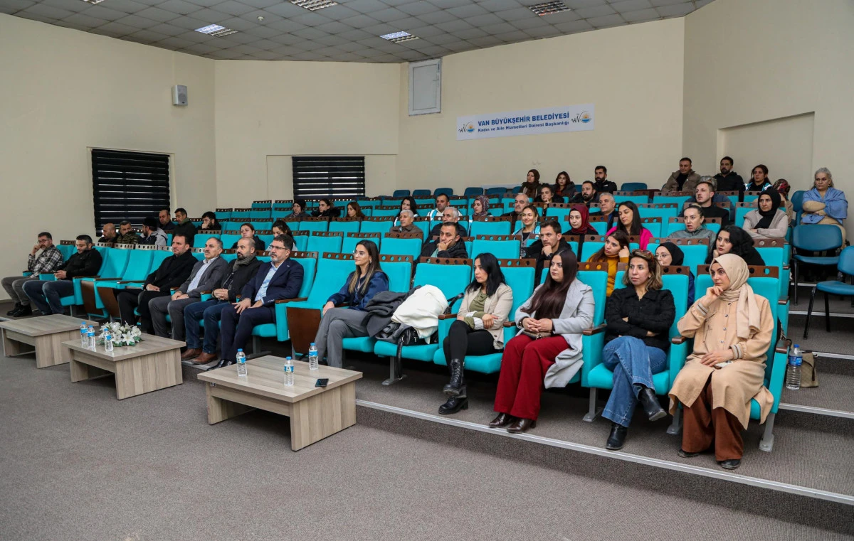 B&Uuml;Y&Uuml;KŞEHİR BELEDİYESİNDEN &ldquo;&Ccedil;ALIŞMA HAYATINDA ENGELLİ BİREYLERLE ETKİLİ İLETİŞİM&rdquo; SEMİNERİ