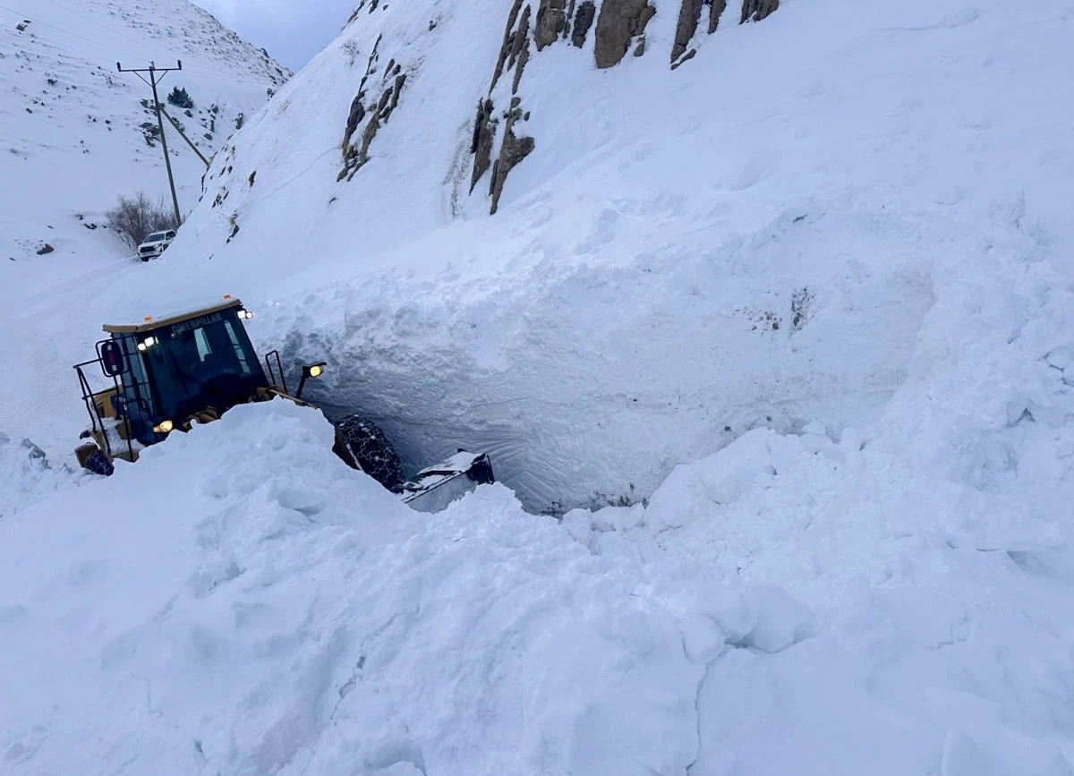 B&Uuml;Y&Uuml;KŞEHİR&rsquo;DEN &Ccedil;IĞ D&Uuml;ŞEN MAHALLEDE ZORLU HASTA KURTARMA &Ccedil;ALIŞMASI