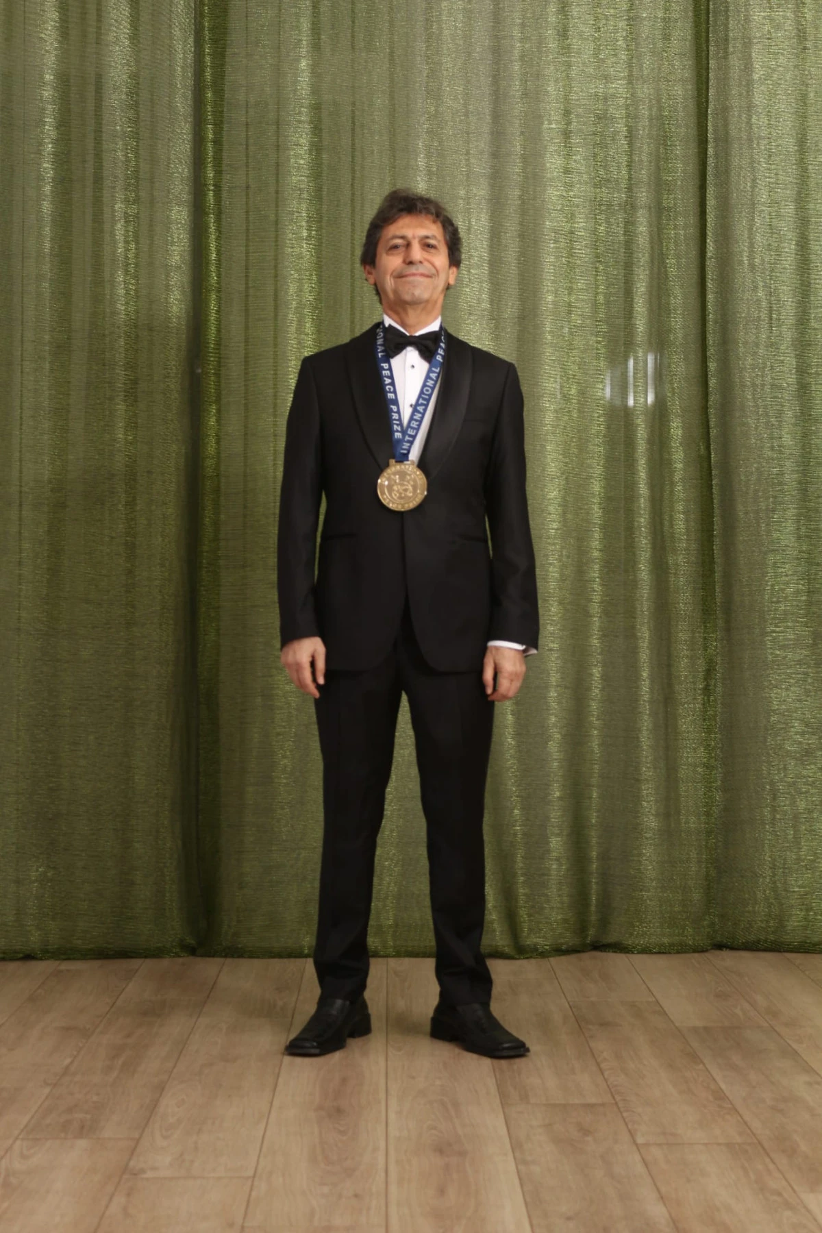 D&uuml;nyaca &Uuml;nl&uuml; Yazar Akif Manaf 2025 Yılı International Peace Prize &Ouml;d&uuml;l&uuml;&rsquo;n&uuml; Aldı