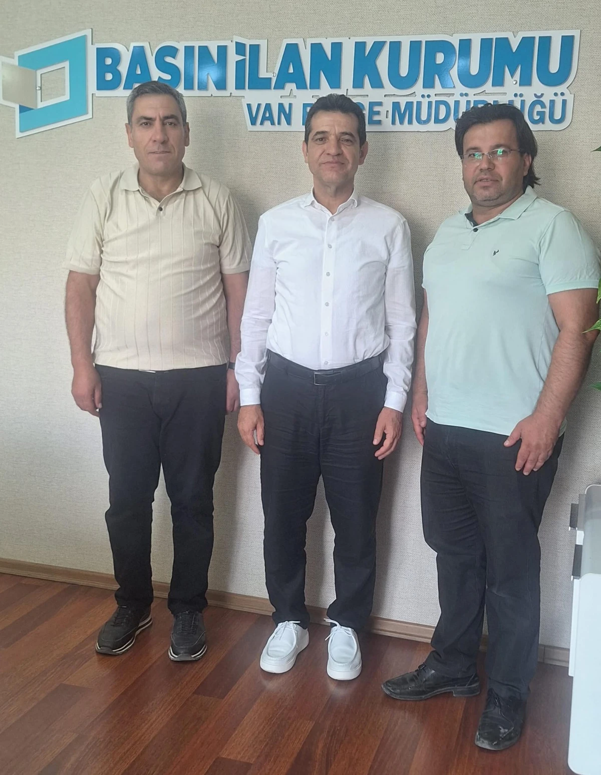 GAZETECİLERDEN BASIN İLAN KURUMU M&Uuml;D&Uuml;R&Uuml; TOKG&Ouml;Z'E ZİYARET 