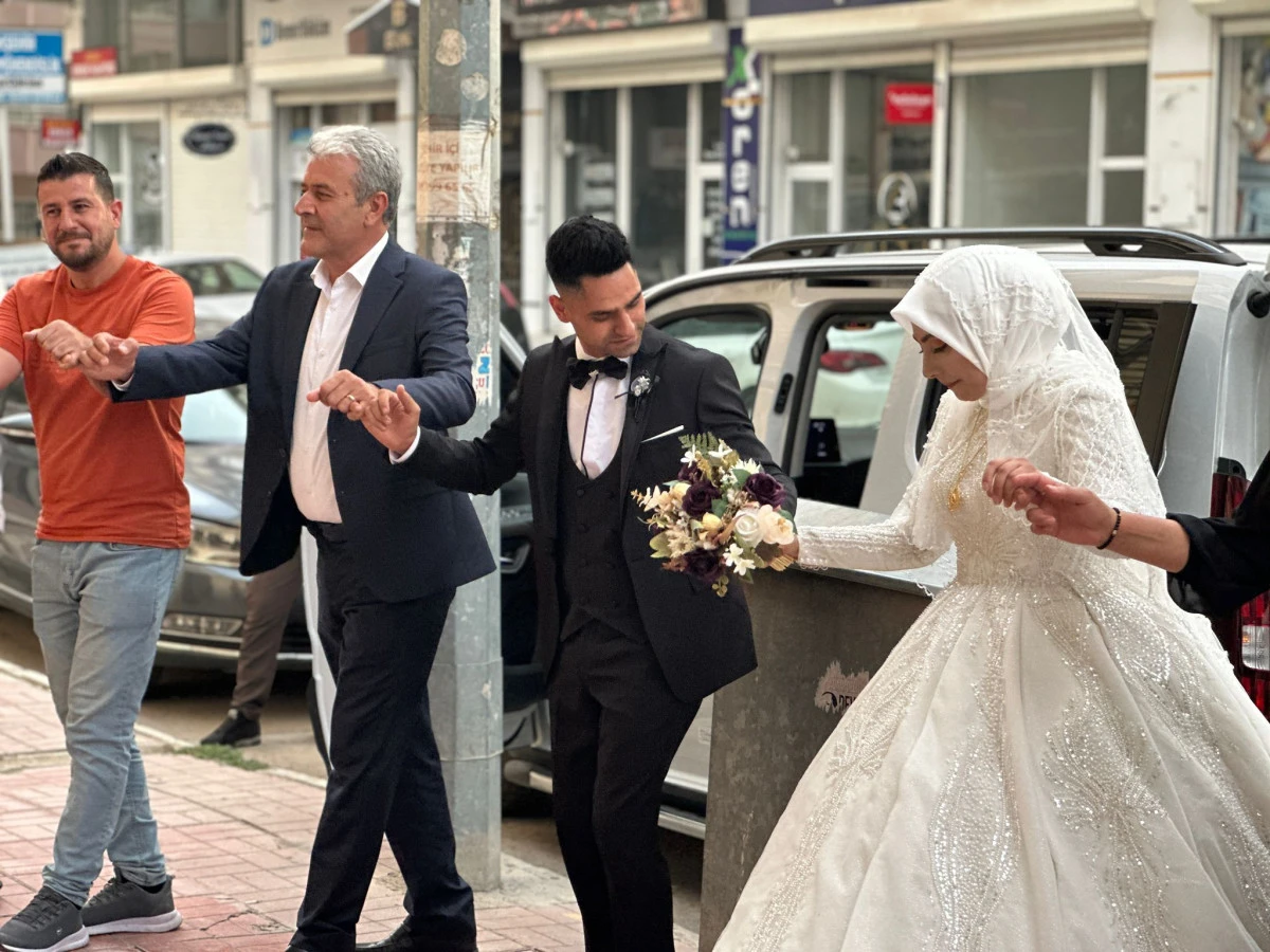 Gelin ve Damattan Başkan Kanan'a Duygulandıran Ziyaret 
