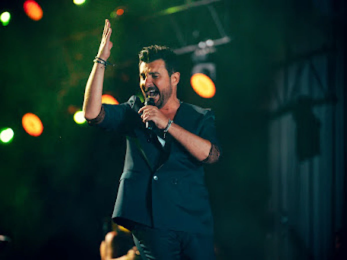 Gökhan Tepe'den Van'da Müzik Şöleni: Hem Coştu Hem Coşturdu 