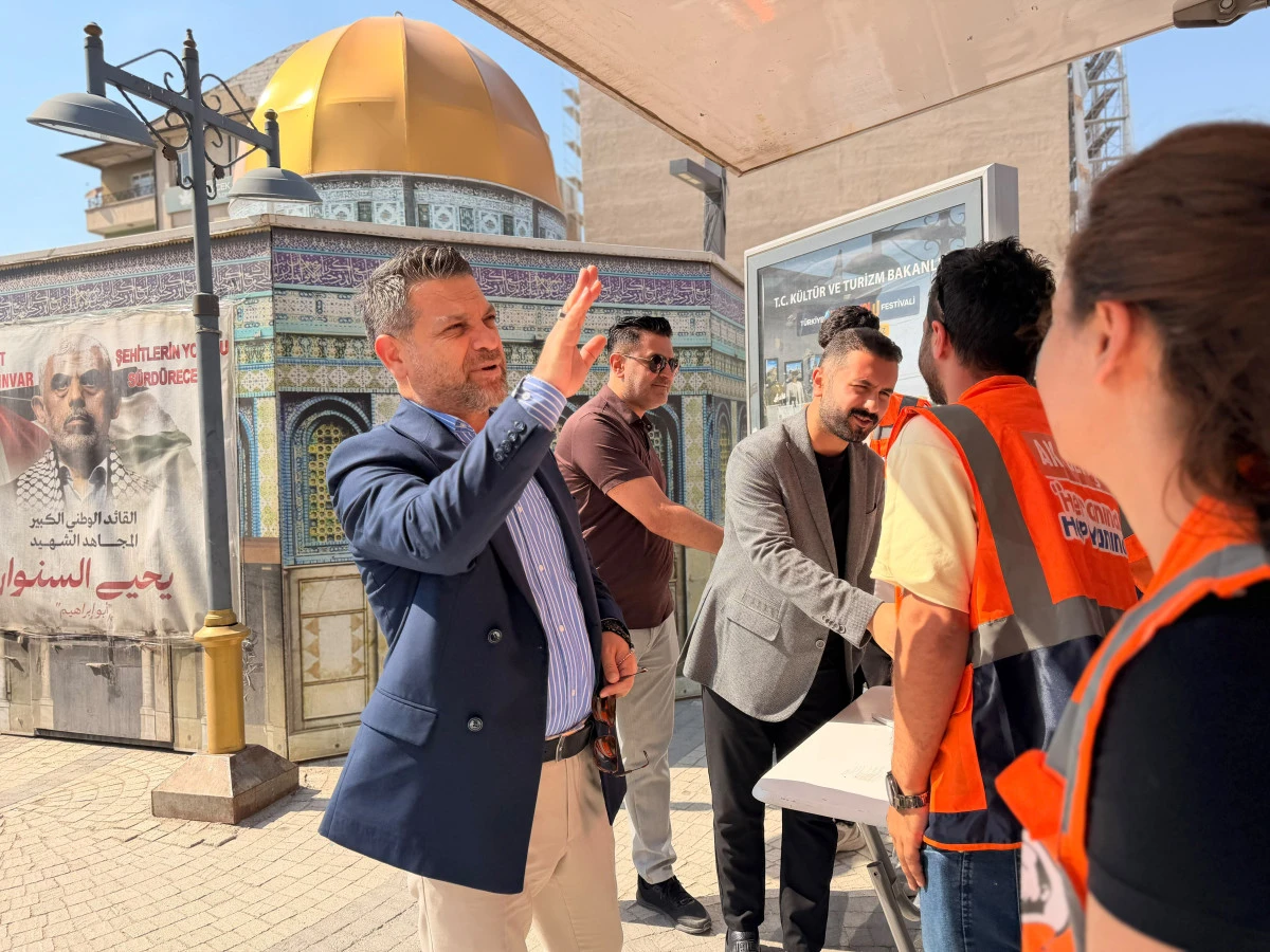 İpekyolu Gen&ccedil;lik Kolları &Uuml;ye kayıt  Standına Yoğun İlgi: İl&ccedil;e Başkanı Yavuz Kuşan'dan Ziyaret
