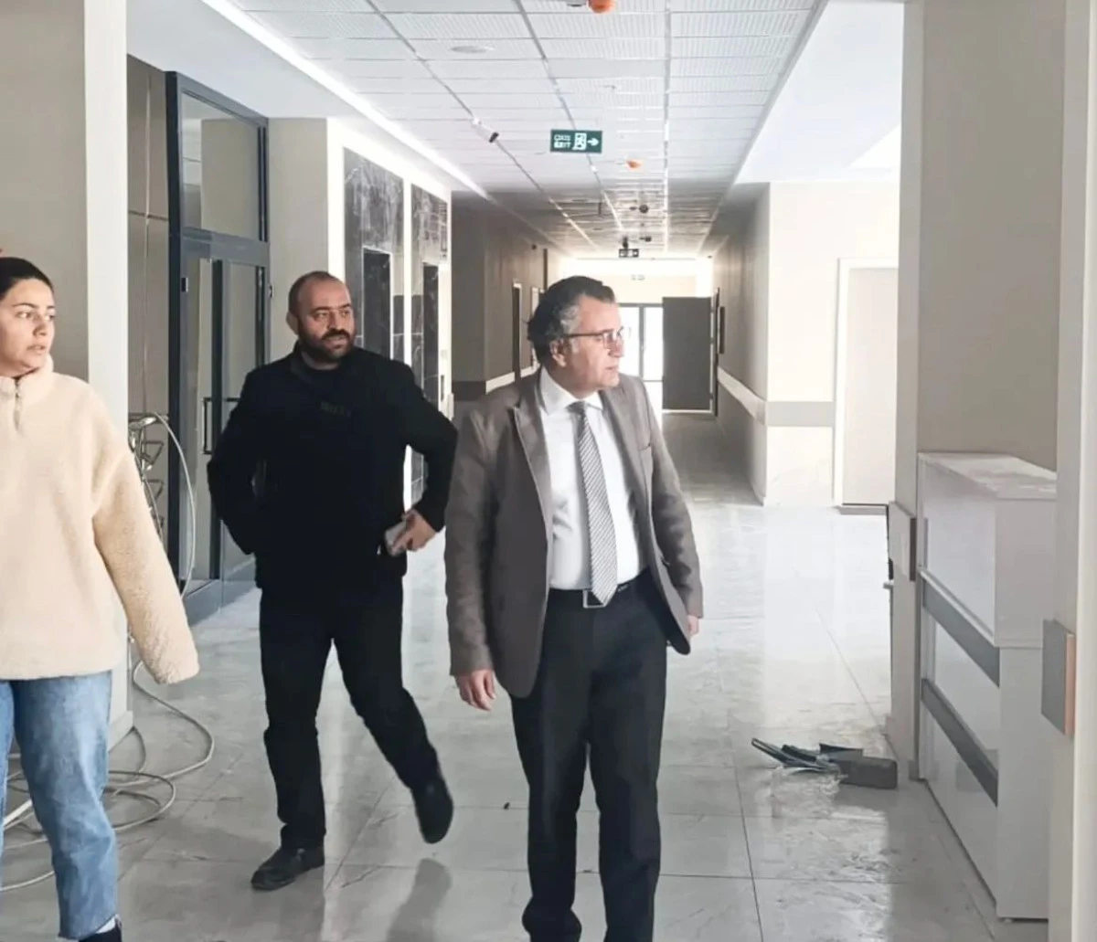 İpekyolu İl&ccedil;e Milli Eğitim M&uuml;d&uuml;r&uuml; Harun Yeşilova, Halk Eğitim Merkezi&rsquo;nin Taşınma S&uuml;recini denetledi