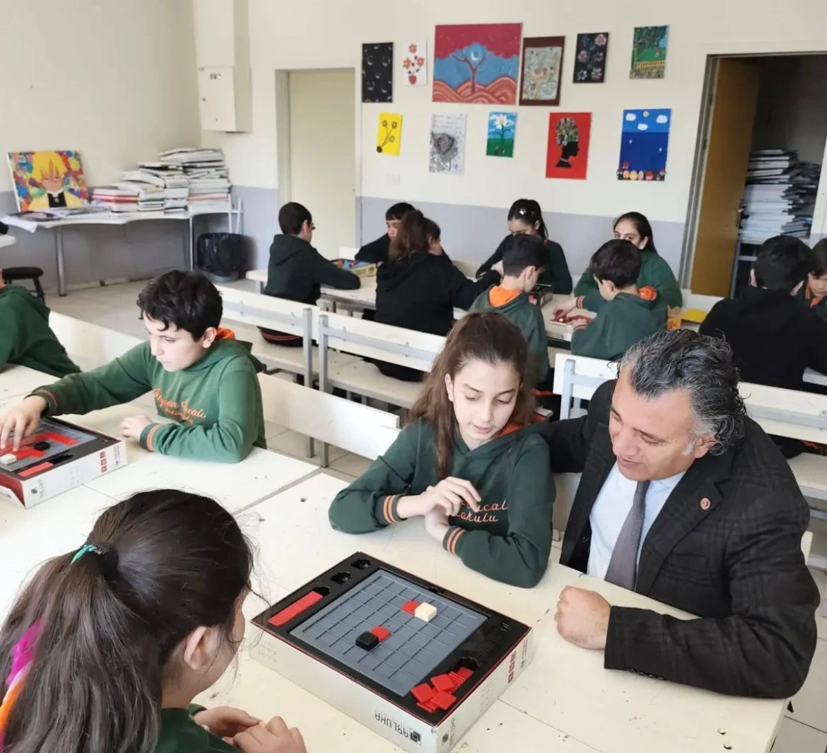 İpekyolu İl&ccedil;e Milli Eğitim M&uuml;d&uuml;r&uuml; Harun Yeşilova&rsquo;dan Akıl ve Zeka Oyunları ziyareti