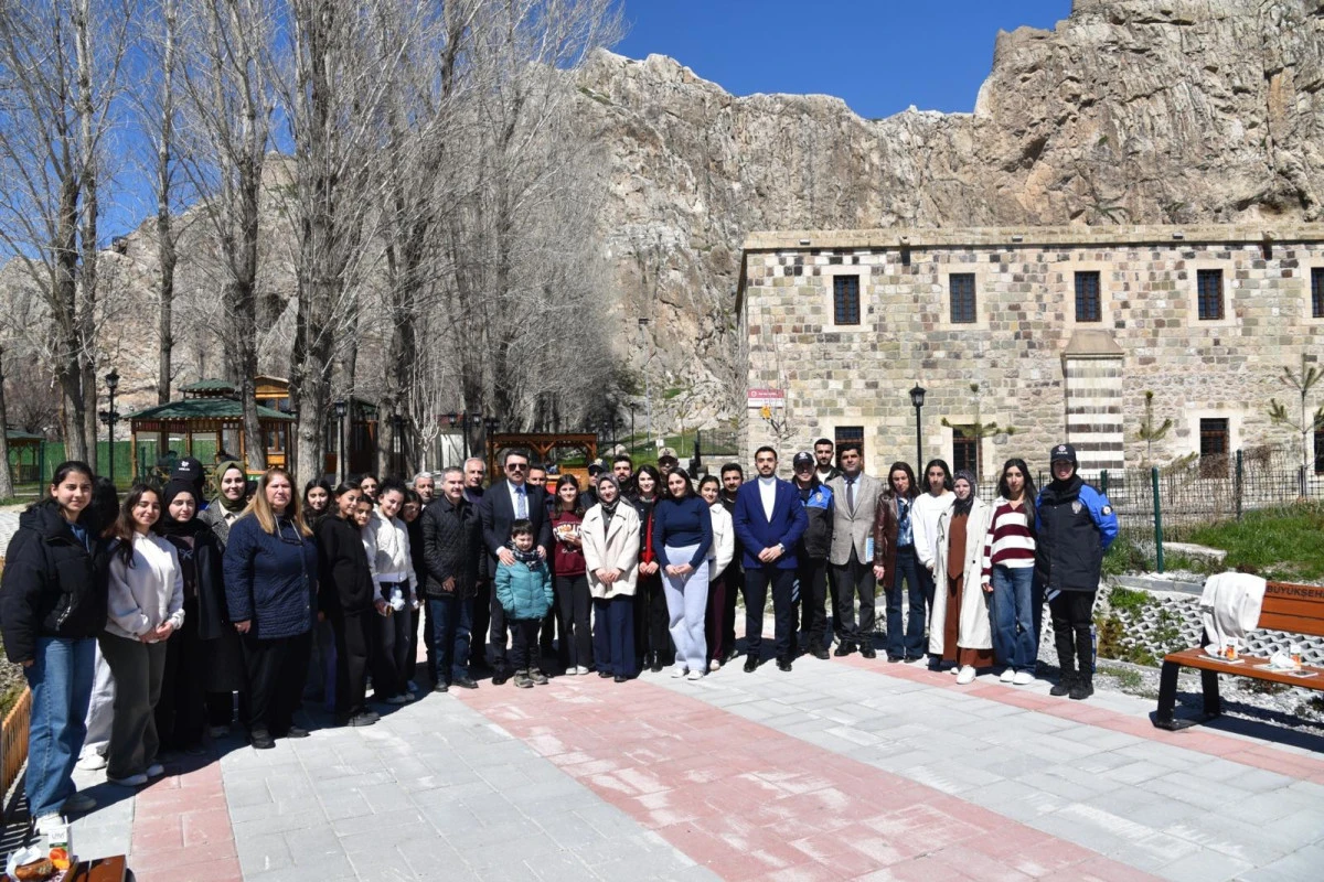 Kaymakam Gilan&rsquo;dan K&uuml;t&uuml;phane Haftasında Anlamlı Mesaj: &ldquo;Okuyan Toplum, G&uuml;&ccedil;l&uuml; Gelecek&rdquo;