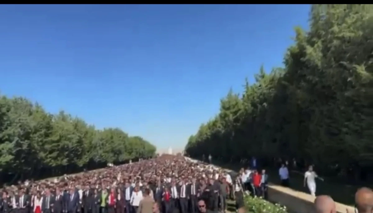 Kılı&ccedil;daroğlu, Millet Haber Ajansı Genel Yayın Y&ouml;netmeni Sinan Burhan&rsquo;a konuştu: &ldquo;Partimiz  yeni katılımlar olacak daha da b&uuml;y&uuml;yecek&rdquo;