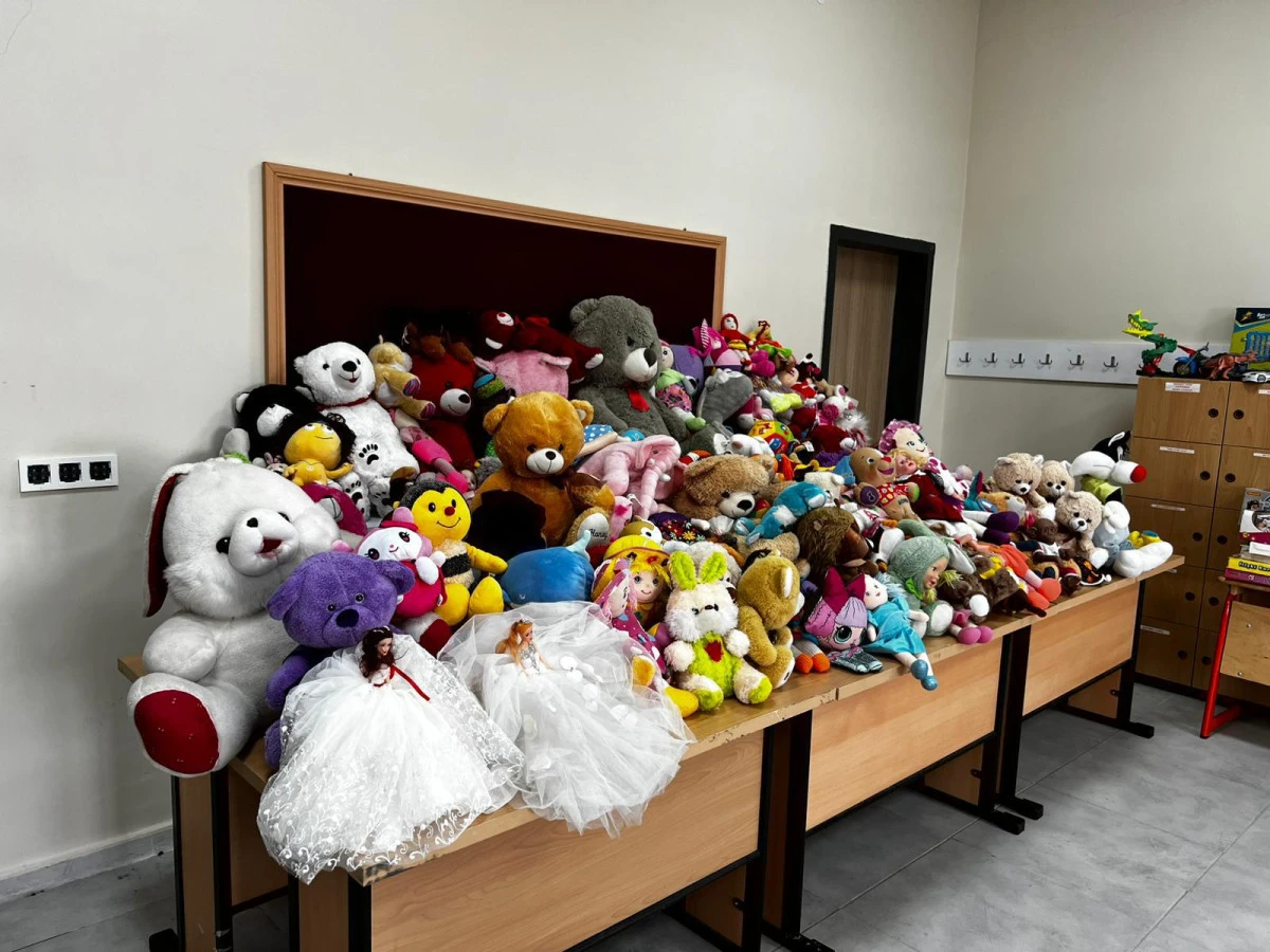 MAARİF&rsquo;İN KALBİNDE İYİLİK: İPEKYOLU&rsquo;NDAN K&Ouml;Y OKULLARINA G&Ouml;N&Uuml;L K&Ouml;PR&Uuml;S&Uuml;