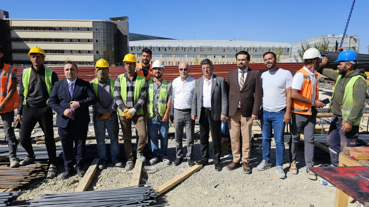 Milletvekili Türkmenoğlu Türkmenoğlu, Van Şehir Hastanesi İnşaatında İncelemelerde Bulundu