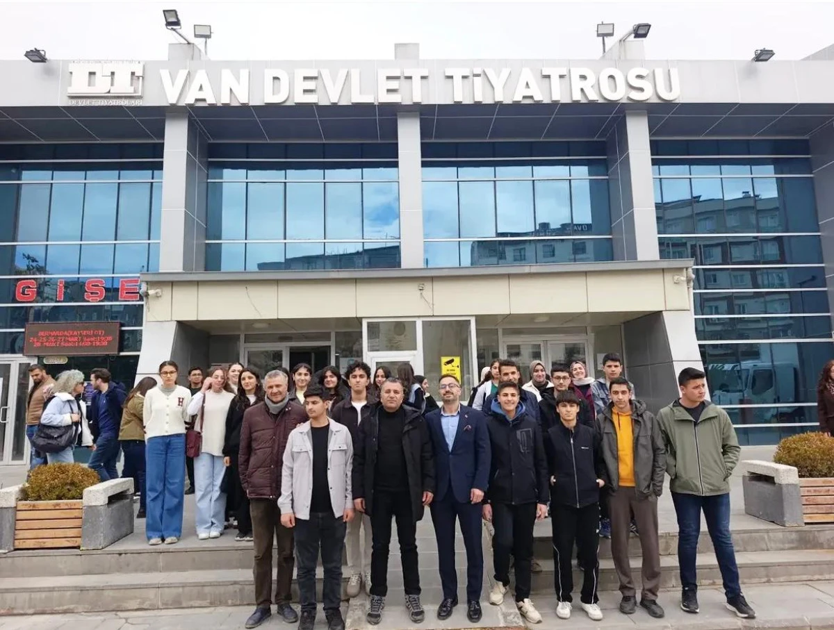 Pansiyonlu &Ouml;ğrencilere K&uuml;lt&uuml;rel Tiyatro Etkinliği