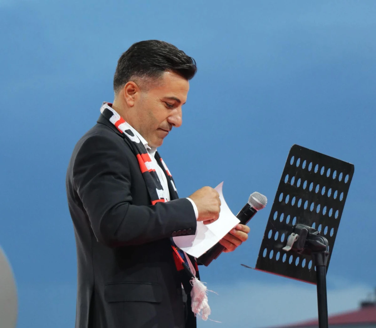 Son Dakika: Vanspor FK Başkanı Erol Temel Görevini Bırakıyor! Yeni Başkanın Futbolun Mutfağından Gelmesi Bekleniyor