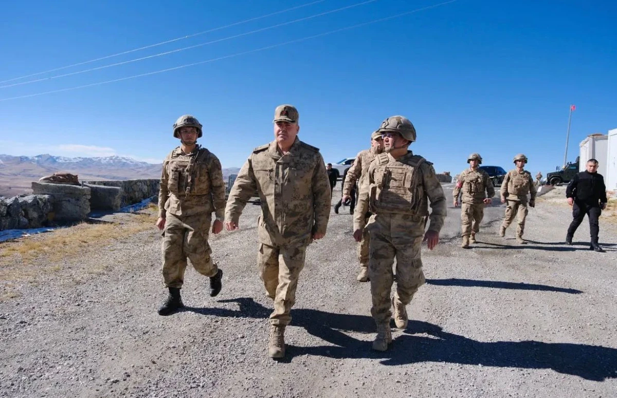 Tuğgeneral Avkıran’dan Başkale Güzeldere Karakolu'na ziyaret