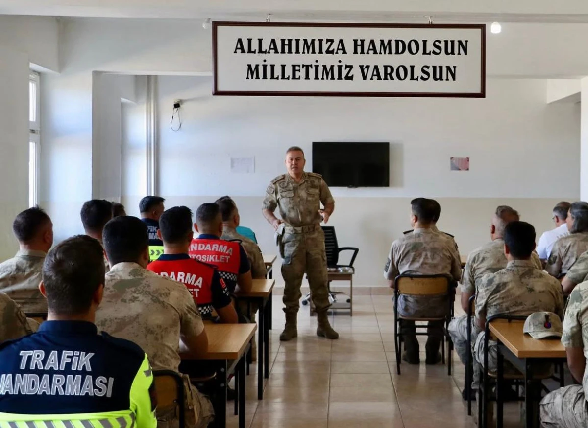 Tuğgeneral Avkıran'dan Edremit İlçe Jandarma Komutanlığı'na ziyaret