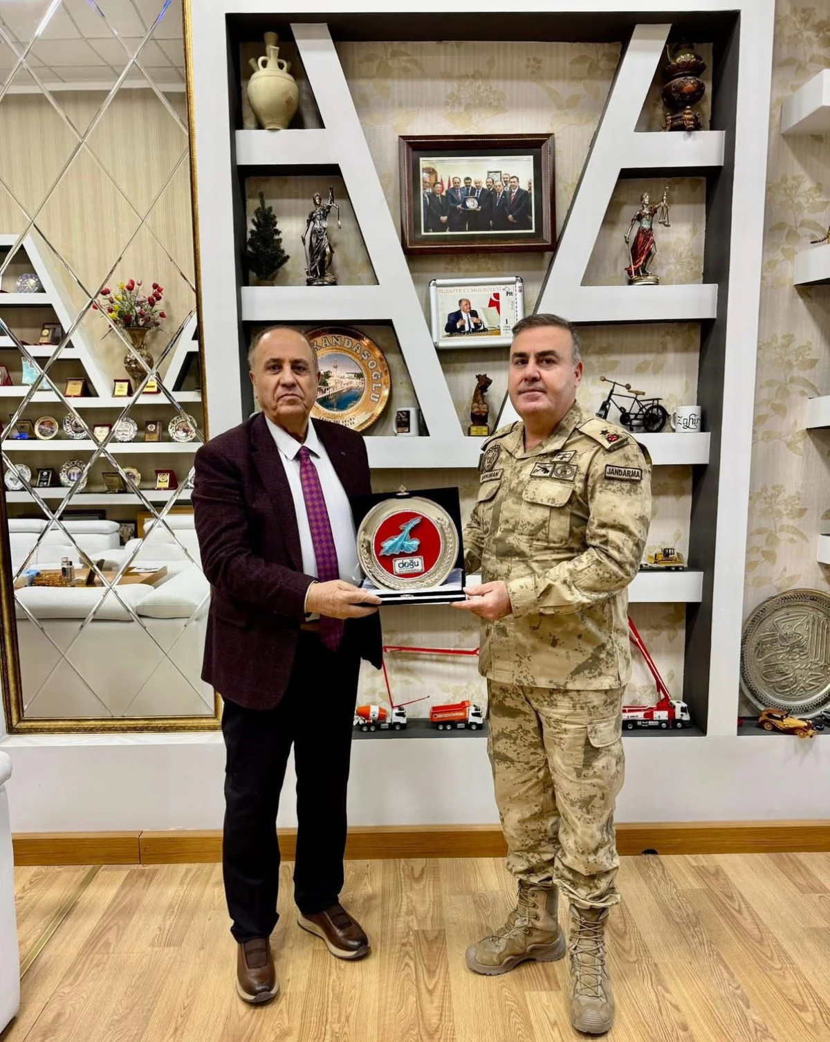 Tuğgeneral Avkıran’dan Kandaşoğlu’na ziyaret