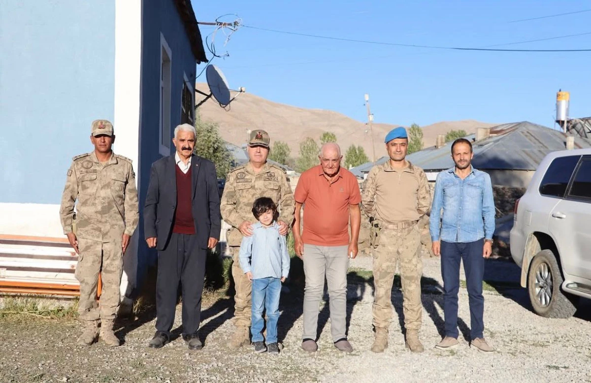 Tuğgeneral Mücahit Avkıran’dan şehit kabirlerine ziyaret