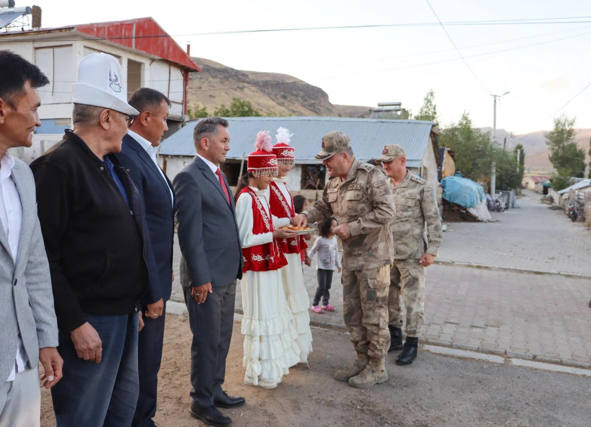 Tuğgeneral Mücahit Avkıran'dan Ulupamir Mahallesi’ne anlamlı ziyaret