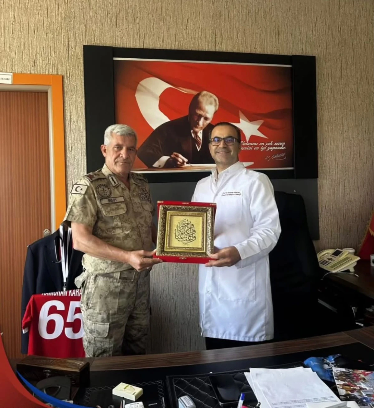 T&uuml;mgeneral &Uuml;nsal Bulut&rsquo;tan Başhekim Karaman&rsquo;a ziyaret 