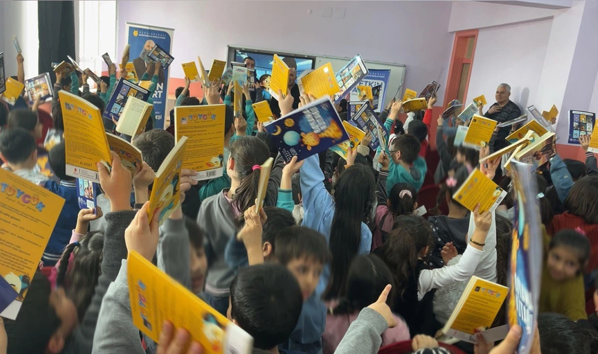 TUNCA URAS İLKOKULU&rsquo;NDA YAZAR BULUŞMASI