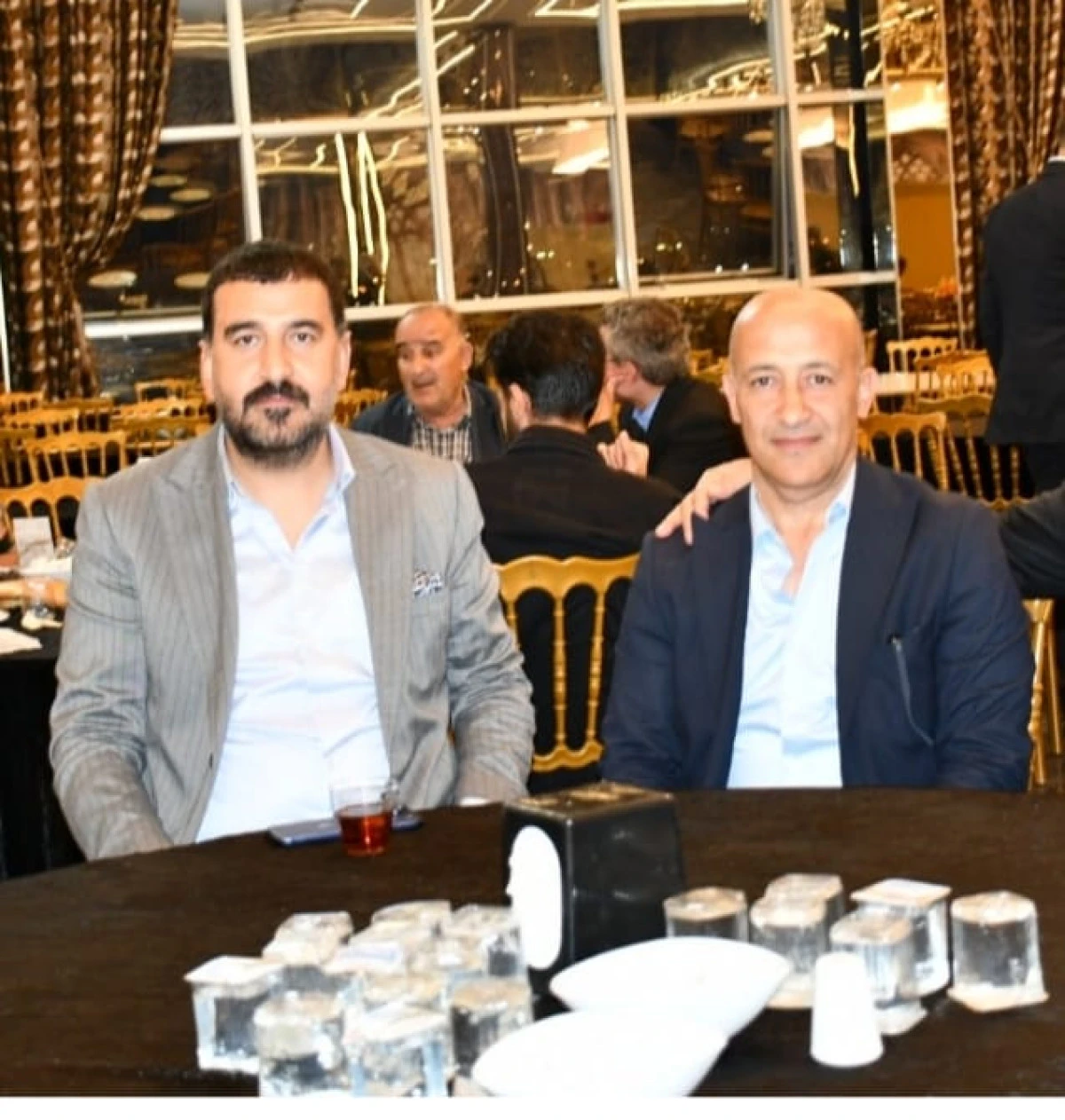T&uuml;rkiye'de Eşi Benzeri G&ouml;r&uuml;lmemiş  D&uuml;ğ&uuml;n! Binlerce Kişi Katıldı, Tek Bir Takı Takılmadı