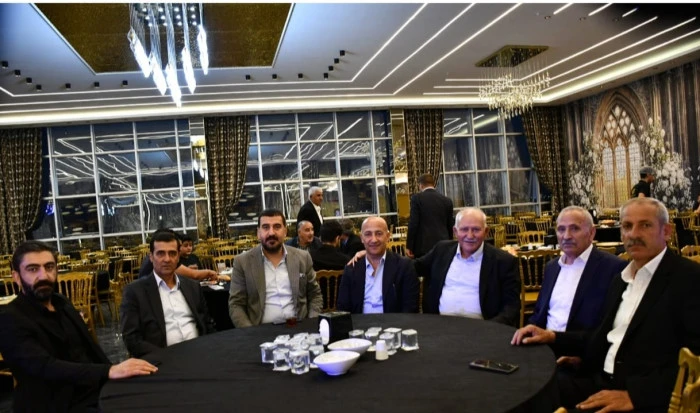T&uuml;rkiye'de Eşi Benzeri G&ouml;r&uuml;lmemiş  D&uuml;ğ&uuml;n! Binlerce Kişi Katıldı, Tek Bir Takı Takılmadı