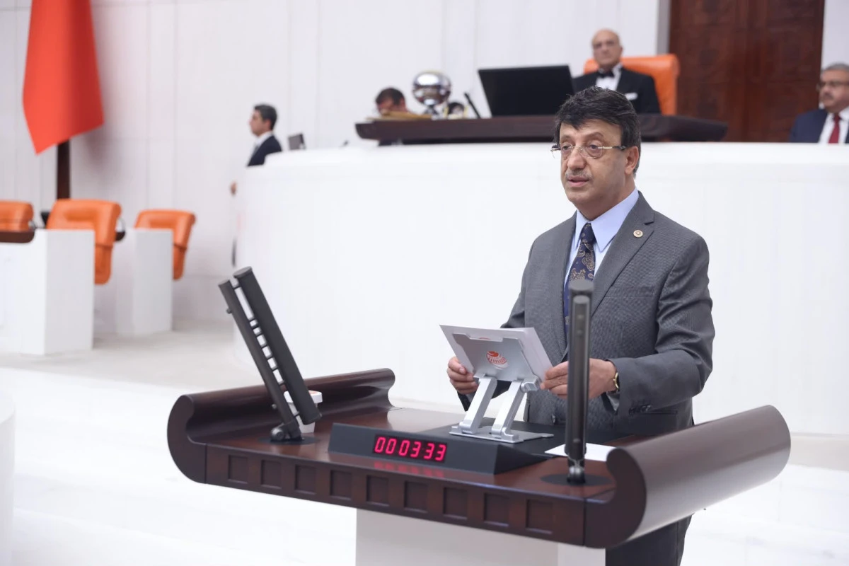 T&uuml;rkmenoğlu: "Aziz milletimizi Van'ın k&uuml;lt&uuml;r iklimini yaşamaya davet ediyorum"