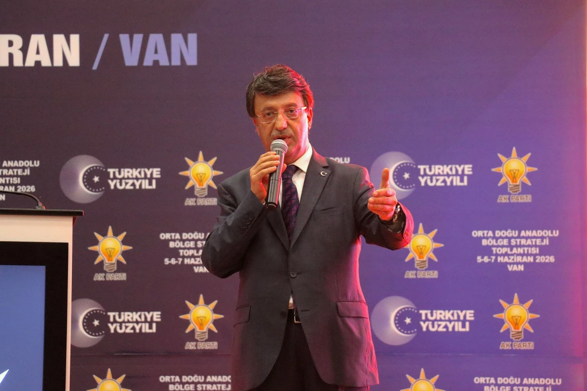  T&uuml;rkmenoğlu: "Bir ekip ruhu olmadan başarı hik&acirc;yesi yazamayız"