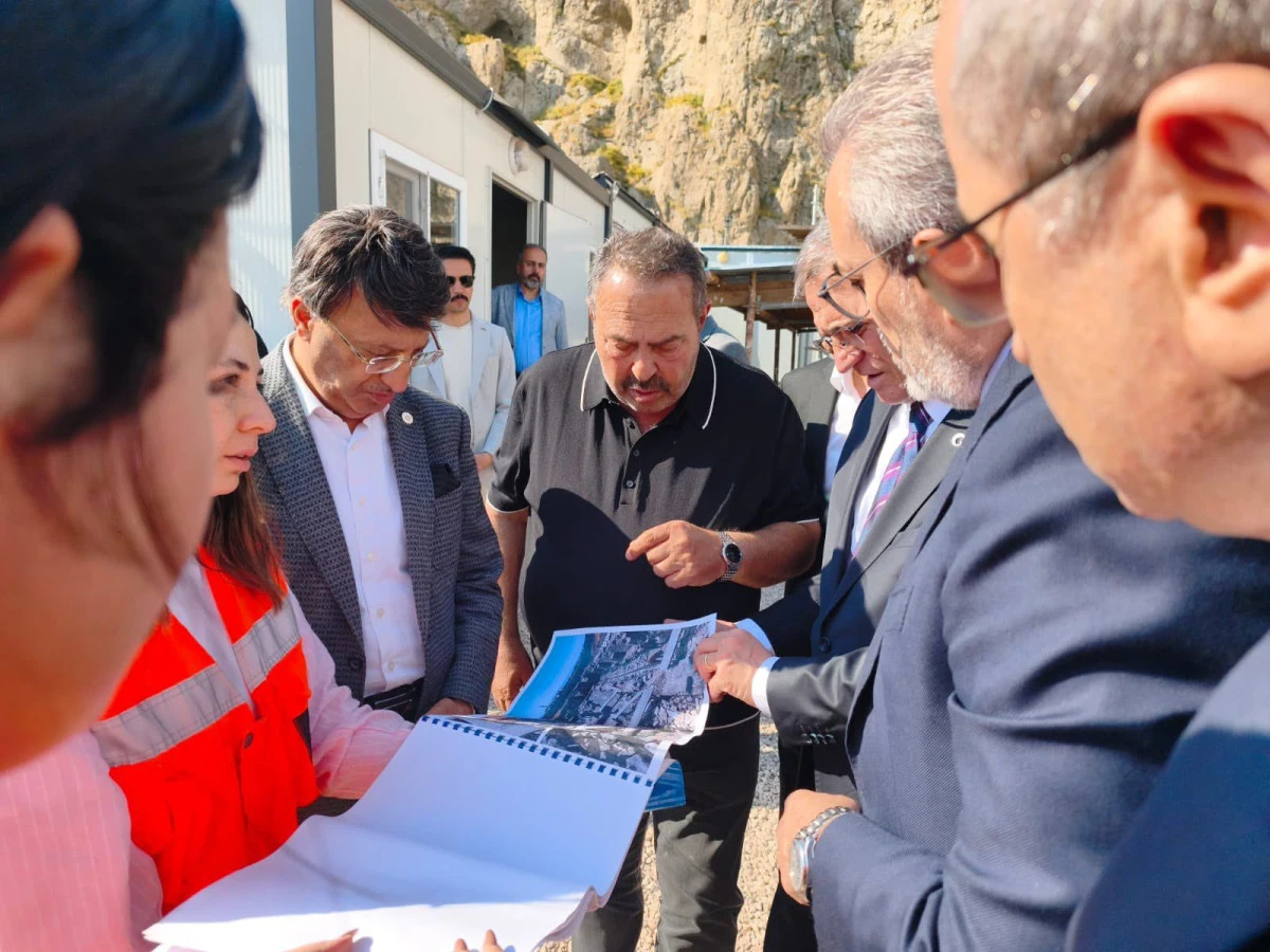 T&uuml;rkmenoğlu: &ldquo;Eski Van Şehri&rsquo;ni T&uuml;rkiye&rsquo;nin &ouml;nemli k&uuml;lt&uuml;r destinasyonlarından biri haline getireceğiz&rdquo;