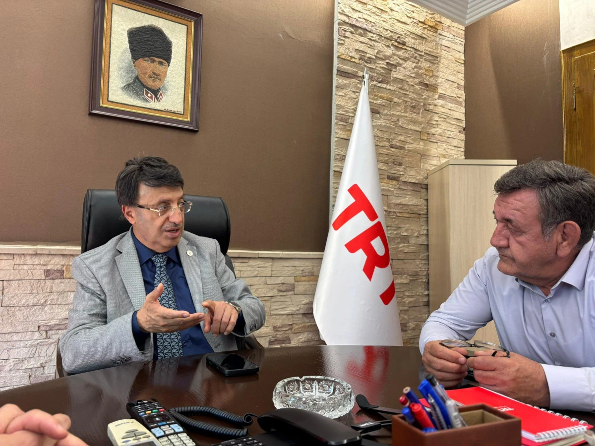 T&uuml;rkmenoğlu: "TRT Van Radyosu'nun yeniden a&ccedil;ılması i&ccedil;in &ccedil;alışmalarımızı s&uuml;rd&uuml;receğiz"