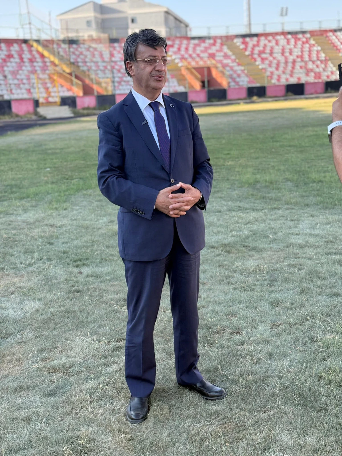  T&uuml;rkmenoğlu: &ldquo;Van Şehir Stadı&rsquo;nı T&uuml;rkiye Y&uuml;zyılı&rsquo;na yakışır hale getiriyoruz&rdquo;