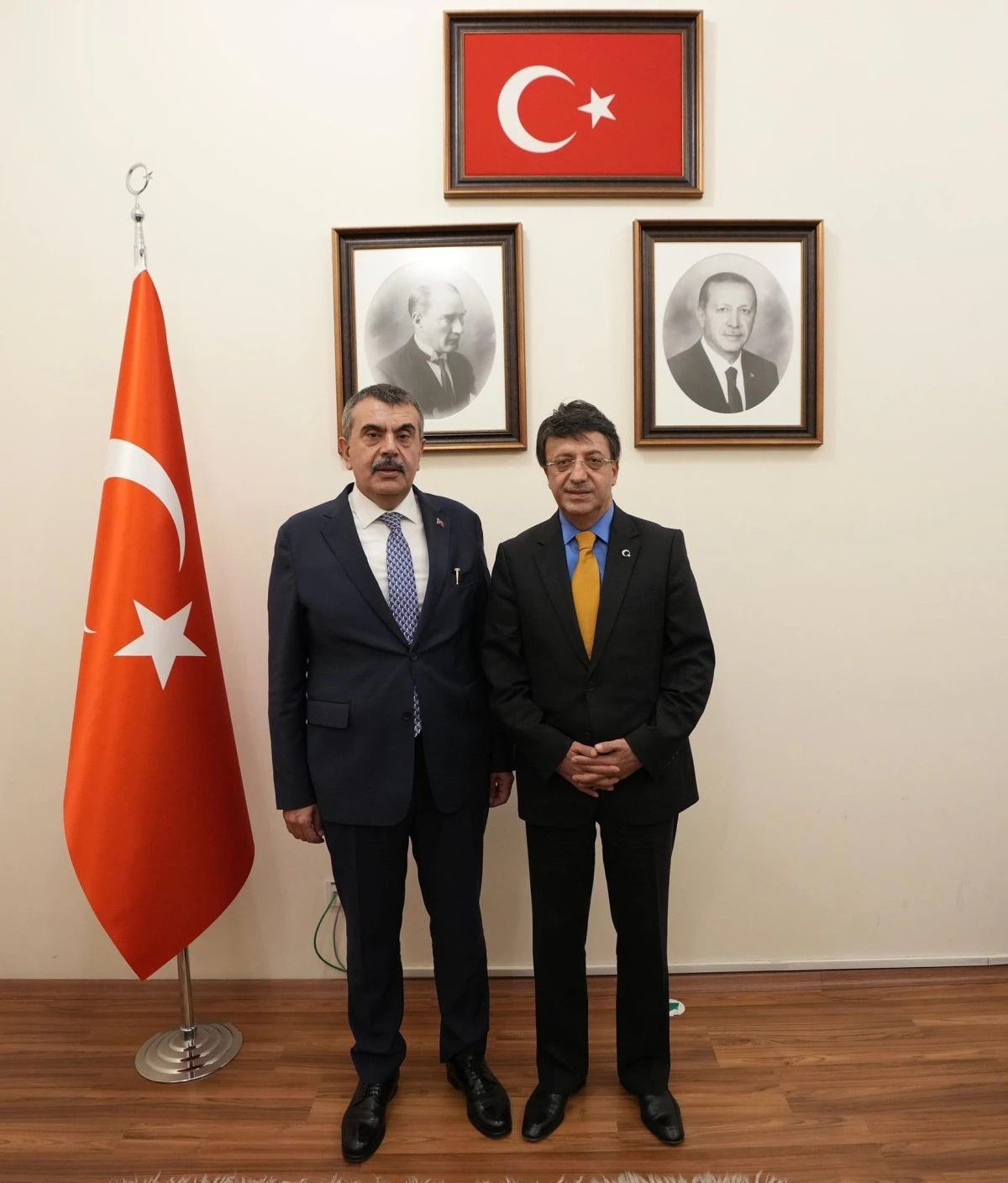  T&Uuml;RKMENOĞLU, VAN&rsquo;IN EĞİTİM YATIRIMLARINI BAKAN TEKİN İLE G&Ouml;R&Uuml;ŞT&Uuml;