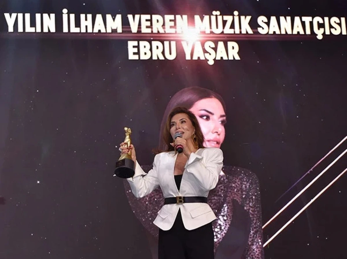 Ünlü Sanatçı Ebru Yaşar’dan törene damga vuran Filistin konuşması