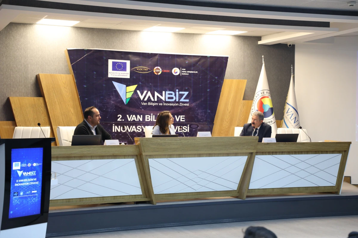 Van Bilişim ve İnovasyon Zirvesi büyük ilgi gördü