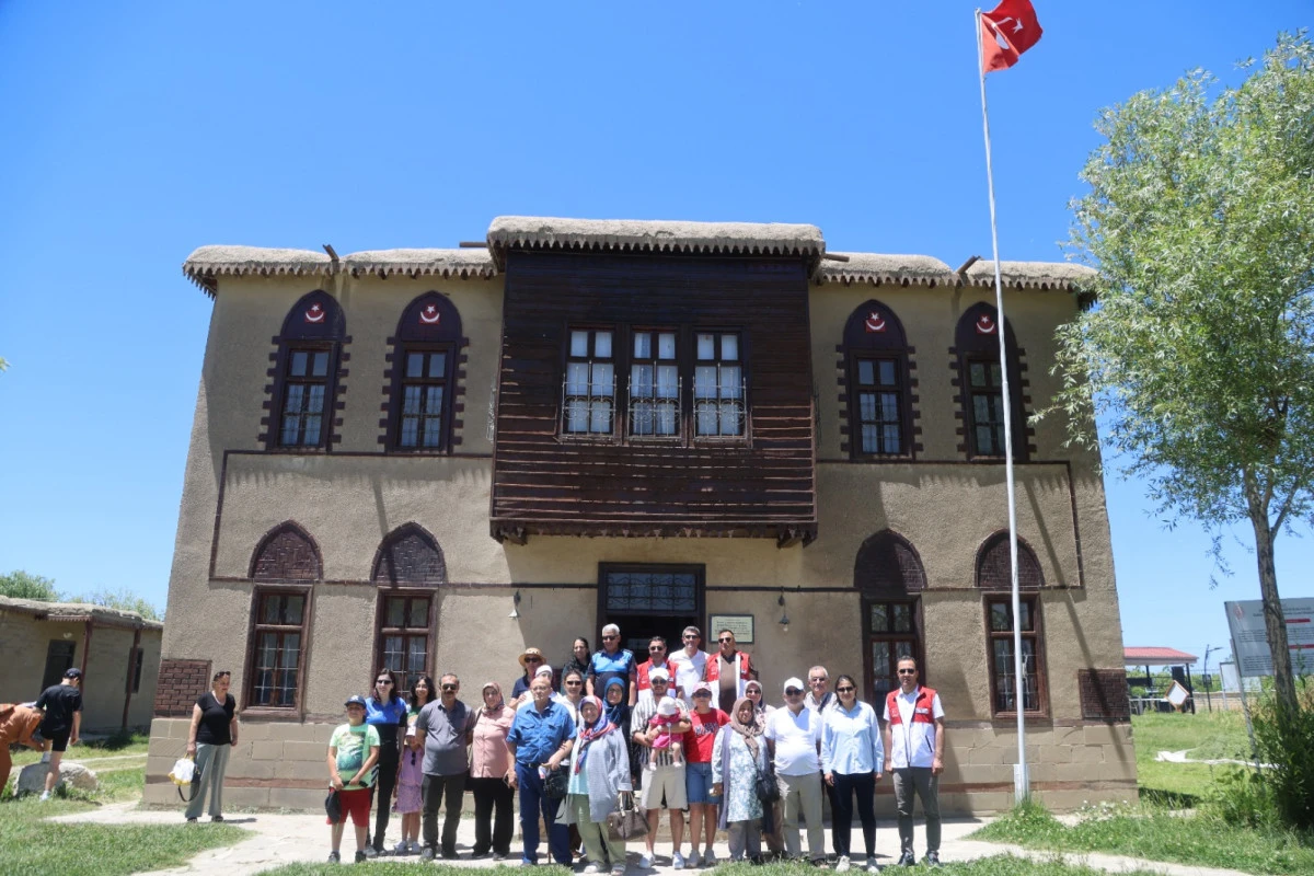 VAN B&Uuml;Y&Uuml;KŞEHİR BELEDİYESİ ŞEHİT VE GAZİ AİLELERİNE TARİH VE K&Uuml;LT&Uuml;R GEZİSİ D&Uuml;ZENLEDİ