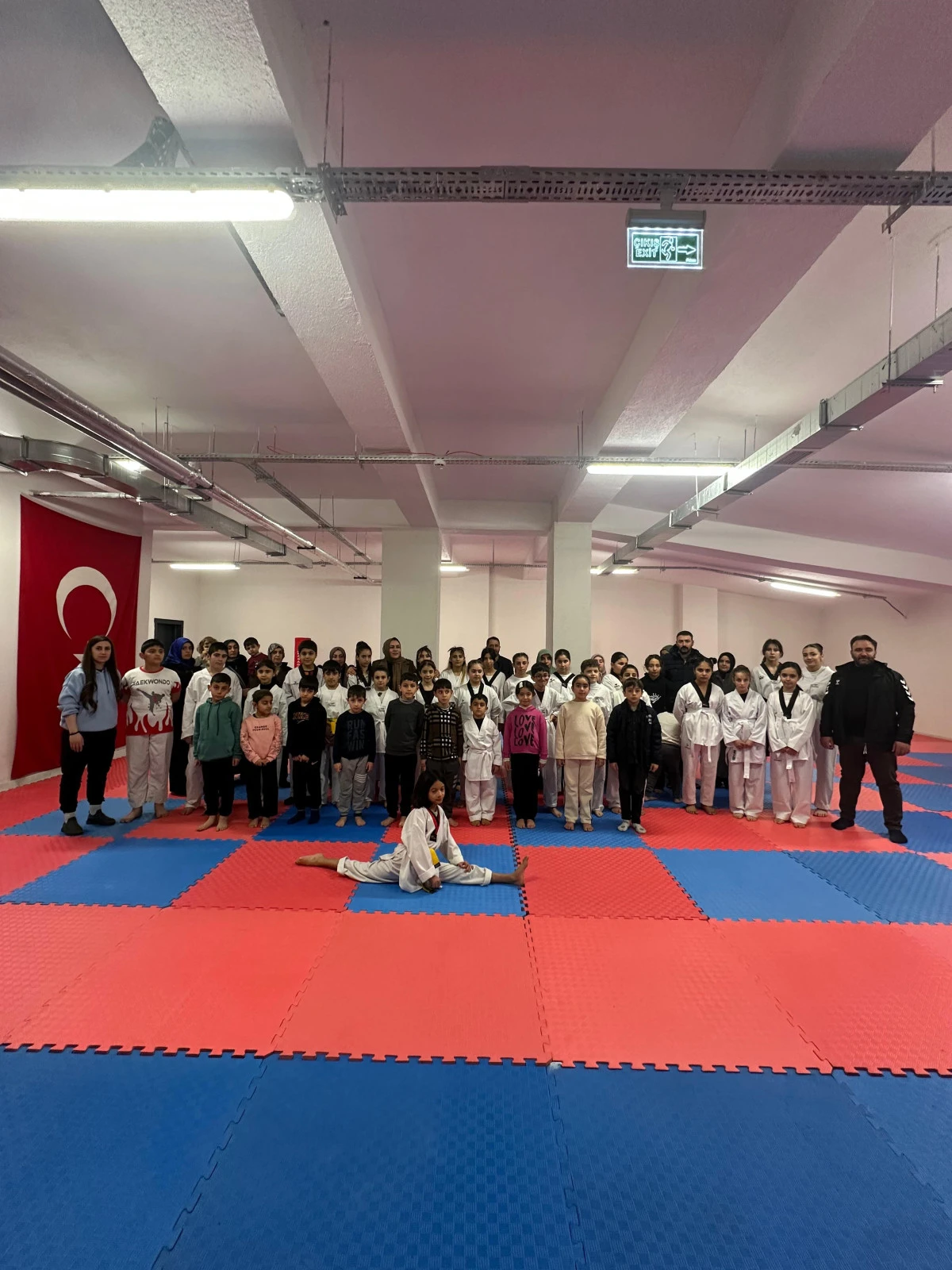 Van B&uuml;y&uuml;kşehir Belediyespor Taekwondo Sporcuları Kuşak Atlama Heyecanı Yaşadı