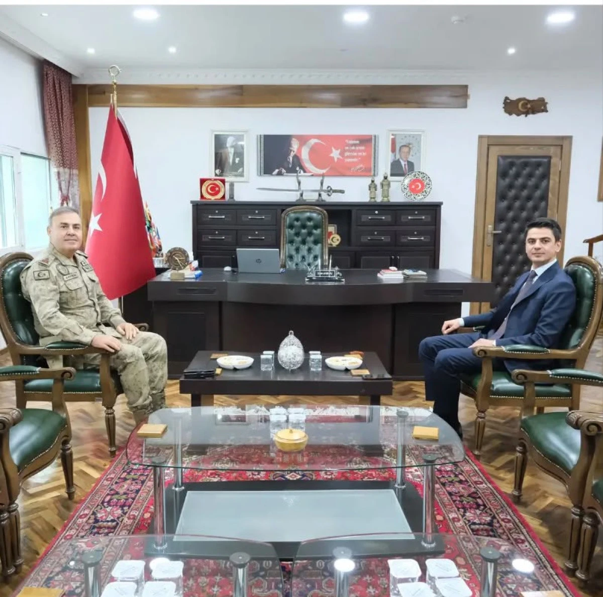Van İl Jandarma Komutanı Tuğgeneral M&uuml;cahit Avkıran&rsquo;dan Kaymakam Salih Kartal&rsquo;a Hayırlı Olsun Ziyareti