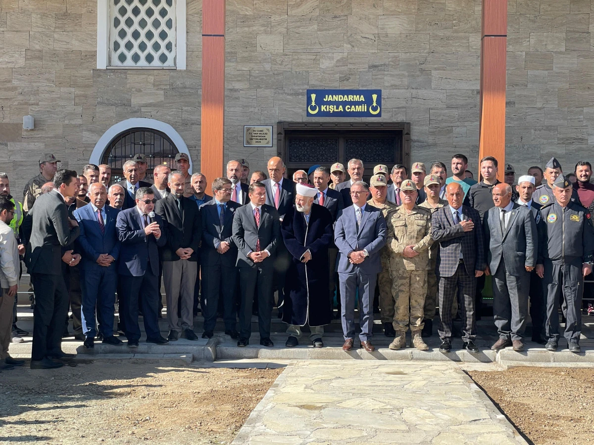 Van Jandarma Camii ibadete açıldı