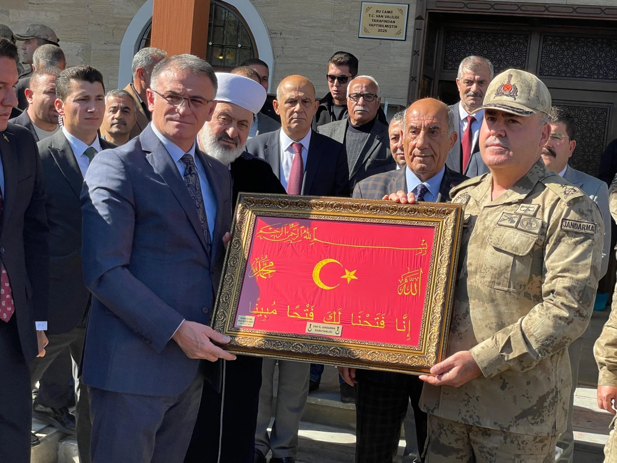 Van Jandarma Camii ibadete açıldı